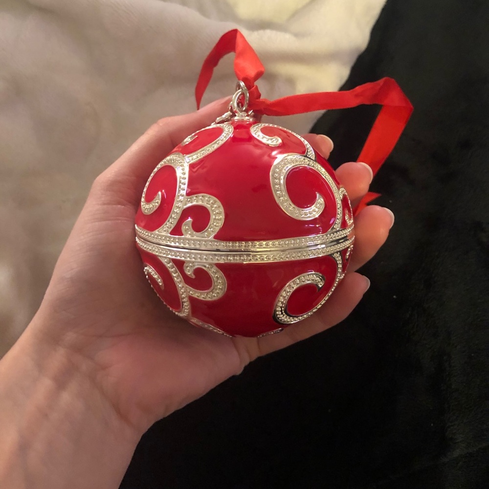 PANDORA *Limited Edition* 2017 Radio City Ornament